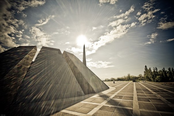 Цицернакаберд - мемориал памяти жертв Геноцида армян
