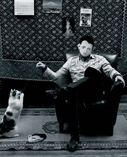 «Горки и его кошка, я». (2010) / Горки любил кошку, которую с обожанием называл Мукуч. Горки дал такое же прозвище своей жене и вдове, Агнес