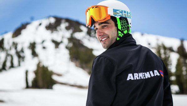 Рожденный в Сан-Франциско 26-летний армянин Арман Серебракян, будет представлять Армению в лыжных соревнованиях на зимней олимпиаде в Сочи в 2014 г.