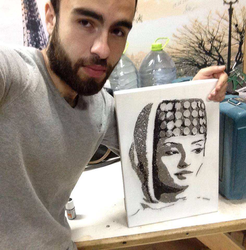 Араик с портретом армянской девушки