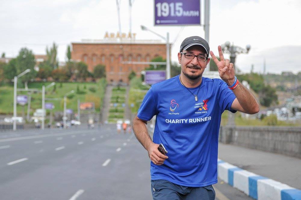 Левон Хачатурян - один из благотворительных бегунов Run Yerevan Charity Runners