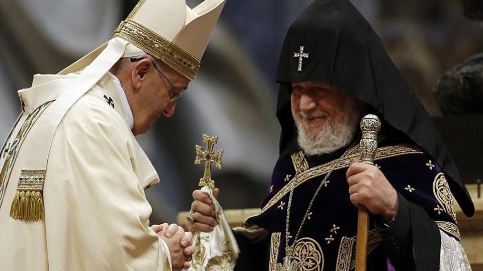 Папа Франциск и патриарх Гарегин II, глава армянской Апостольской церкви.